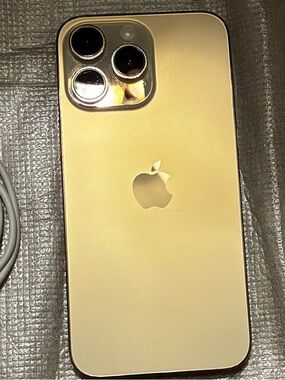 iPhone 14 Pro Max 256GB – Factory Unlocked – Pristine Condition; minor wear